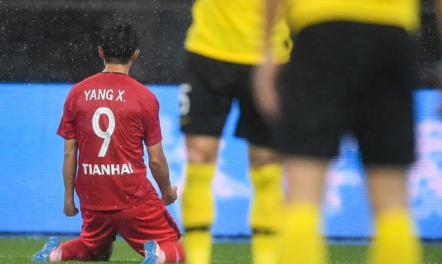 意甲国米补时争议头球绝杀尤文终结五连胜登顶引热议